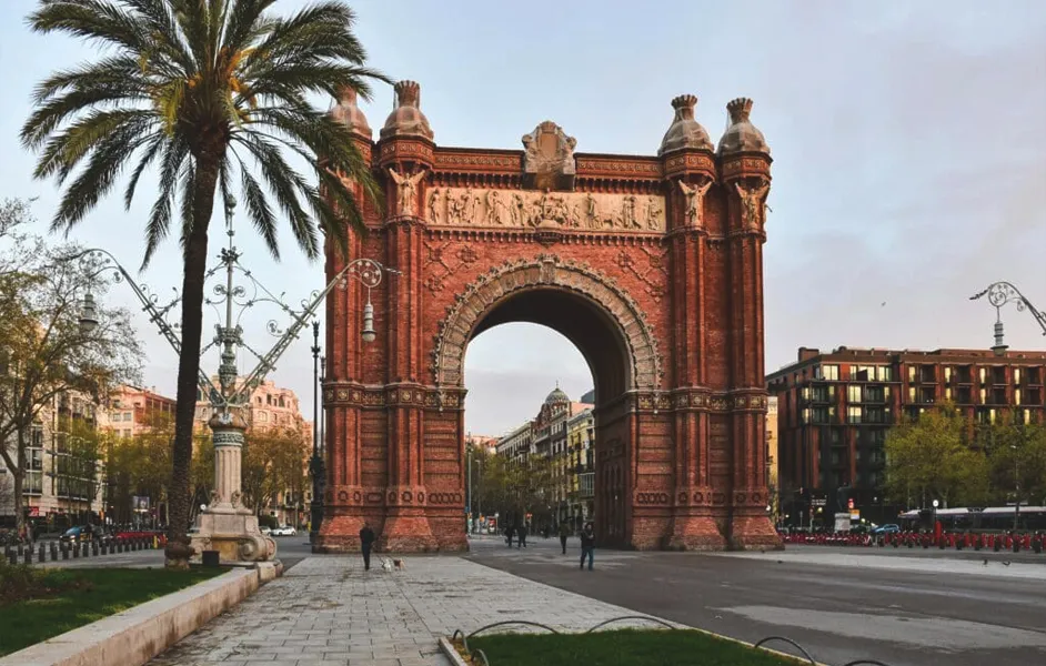 Arc de Triomf, the City’s Most Relaxed Zone is the Tourist Attractions near Sagrada Familia