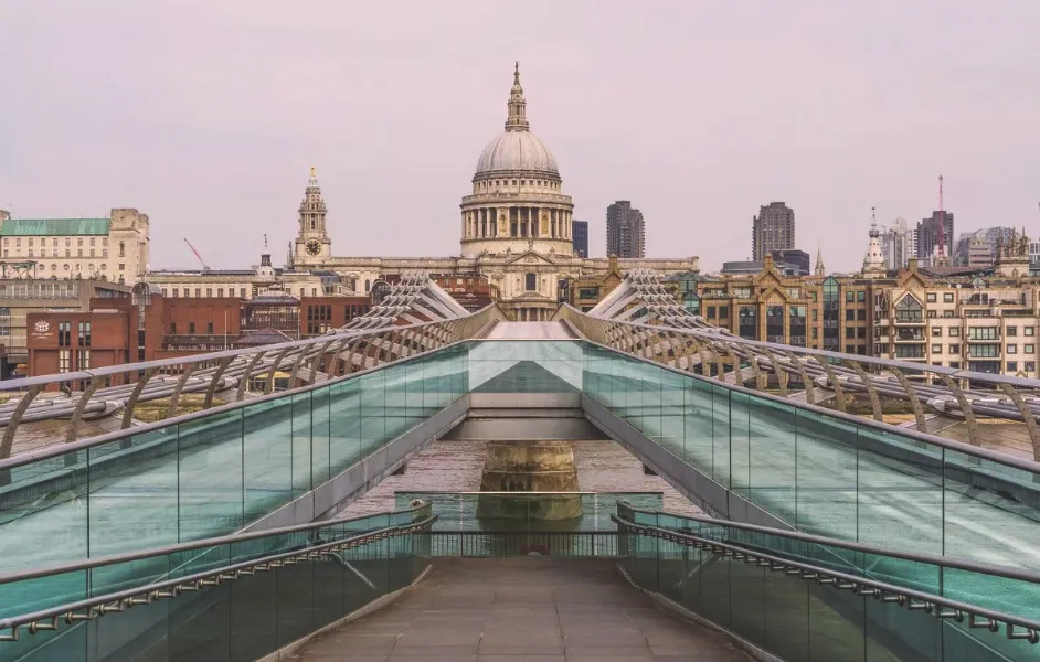 empty Millennium Bridge