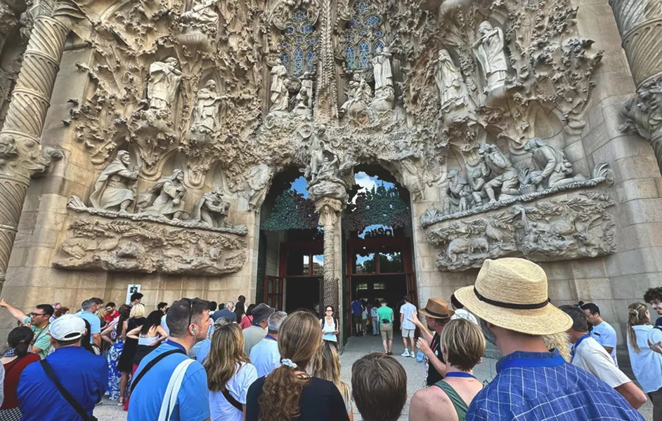 best sagrada familia tour