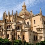 Segovia: Guided Walking Tour with Cathedral & Alcázar Entrance