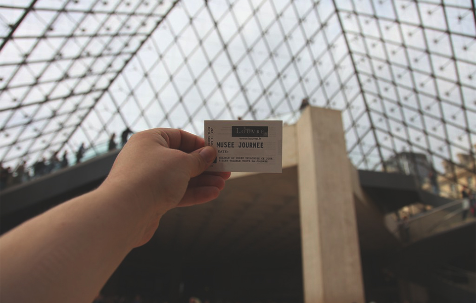 How to Buy Louvre Tickets article featured image