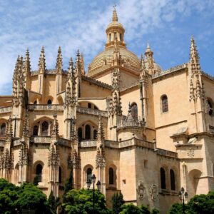 Segovia: Guided Walking Tour with Cathedral & Alc zar Entrance