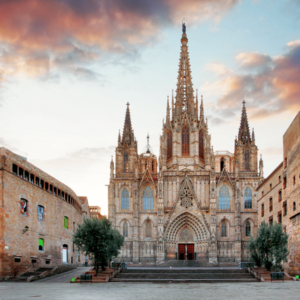 Barcelona Cathedral: Ticket, Guided Tour and VR Experience