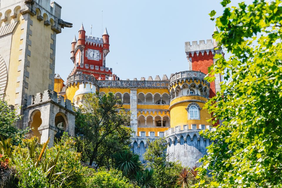 From Lisbon: Cabo da Roca and Cascais Guided Tour