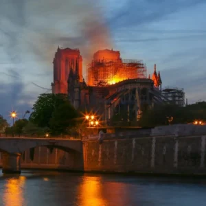 Paris: Notre Dame Cathedral Walking Tour With Access