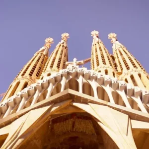 Barcelona: Gaudi’s Sagrada Familia walking tour with tickets