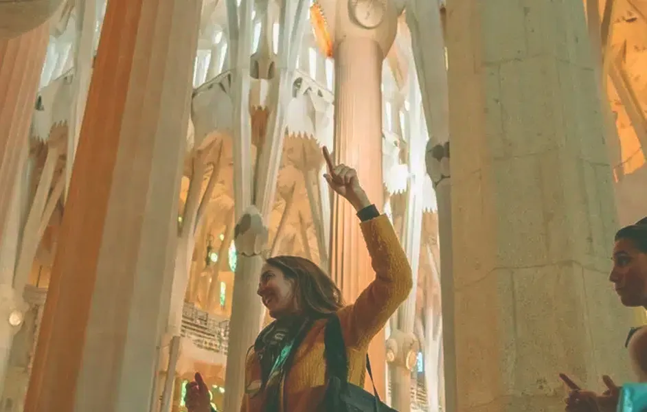 What to Wear: A Simple Guide for Men and Women - Sagrada Familia Dress Code