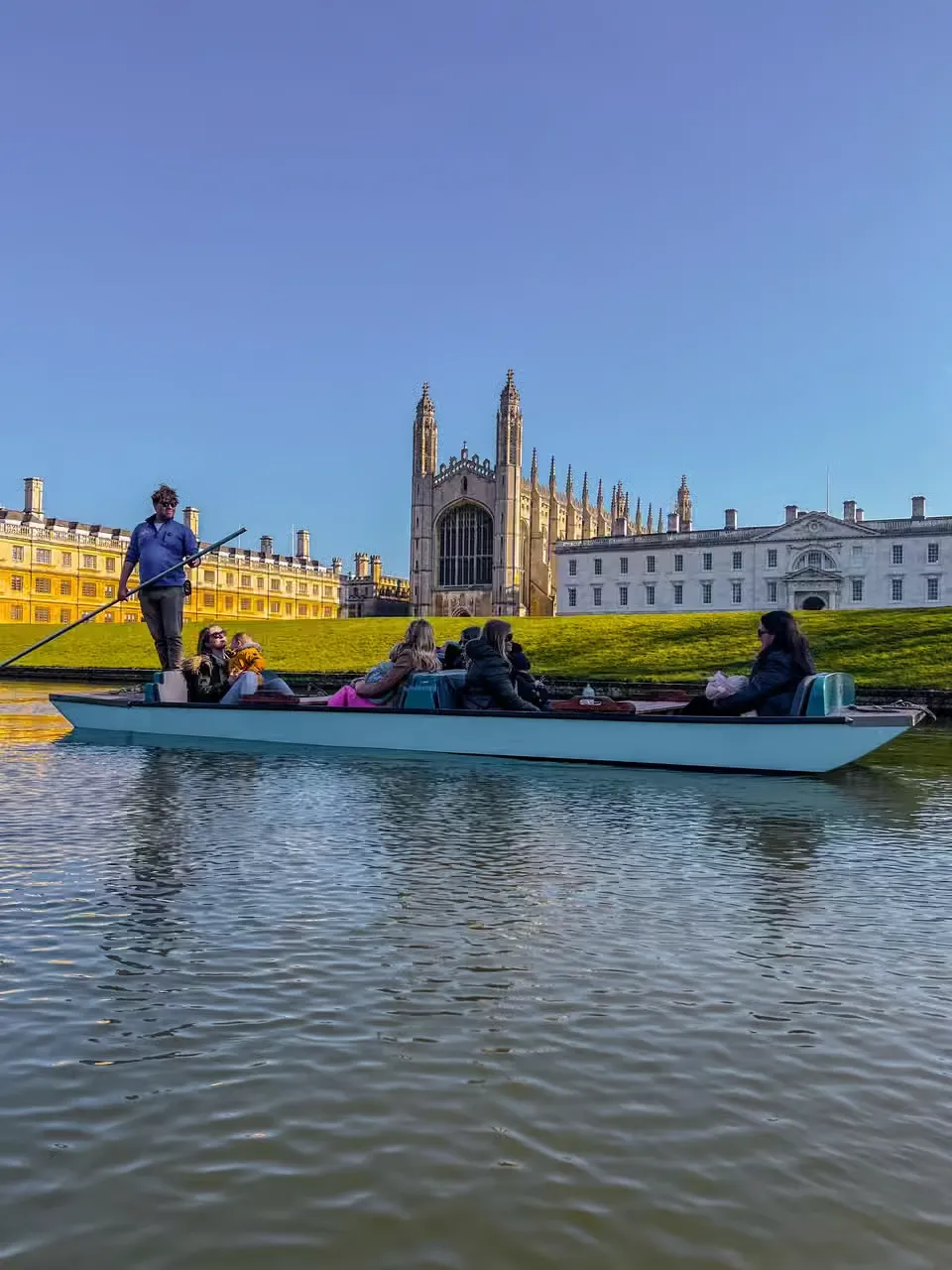 Cambridge: Shared Punting Tour with Guide