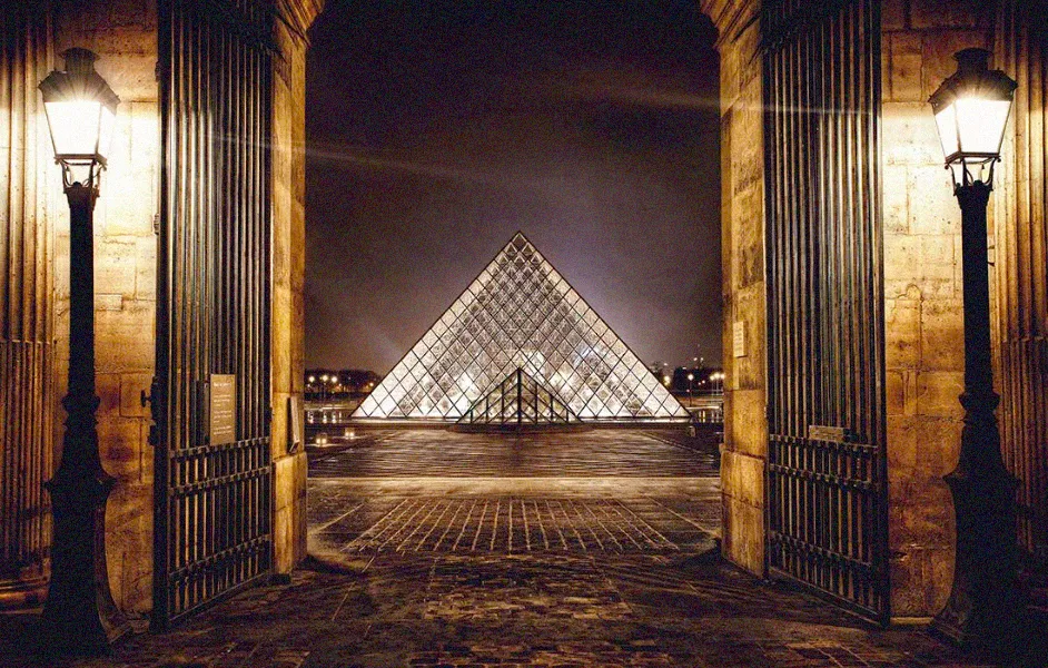 Louvre Museum Night Tour Better Than Daytime?