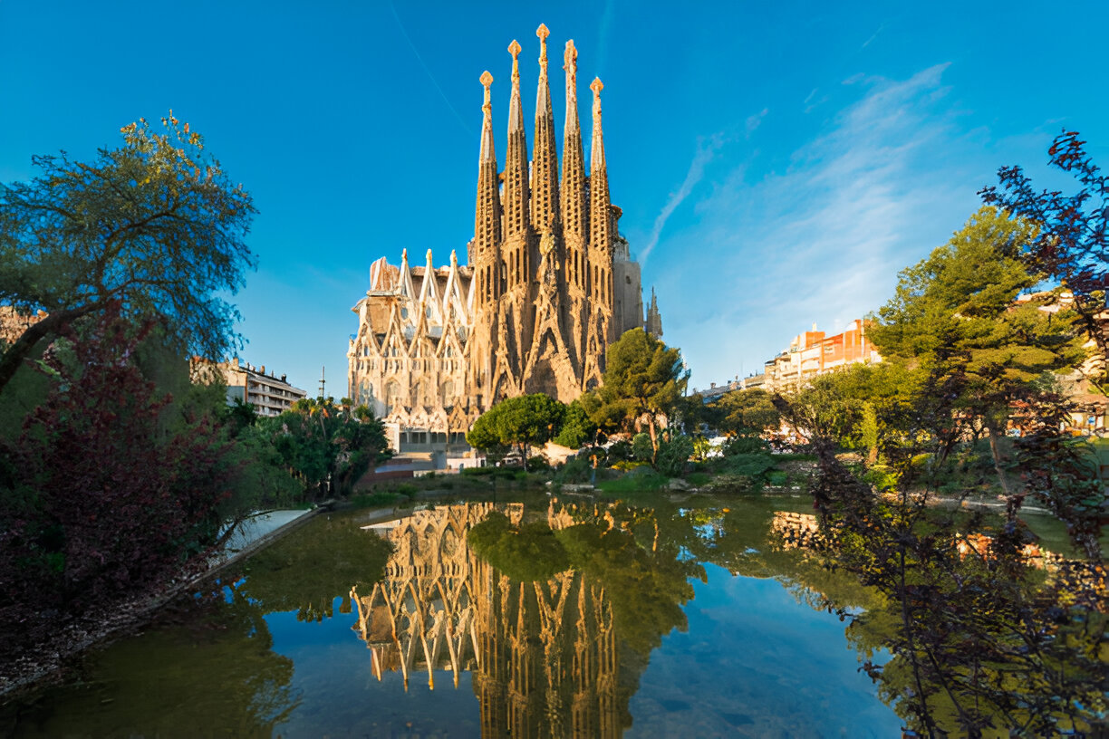 Barcelona: Sagrada Família Small-Group Guided Tour with Entry