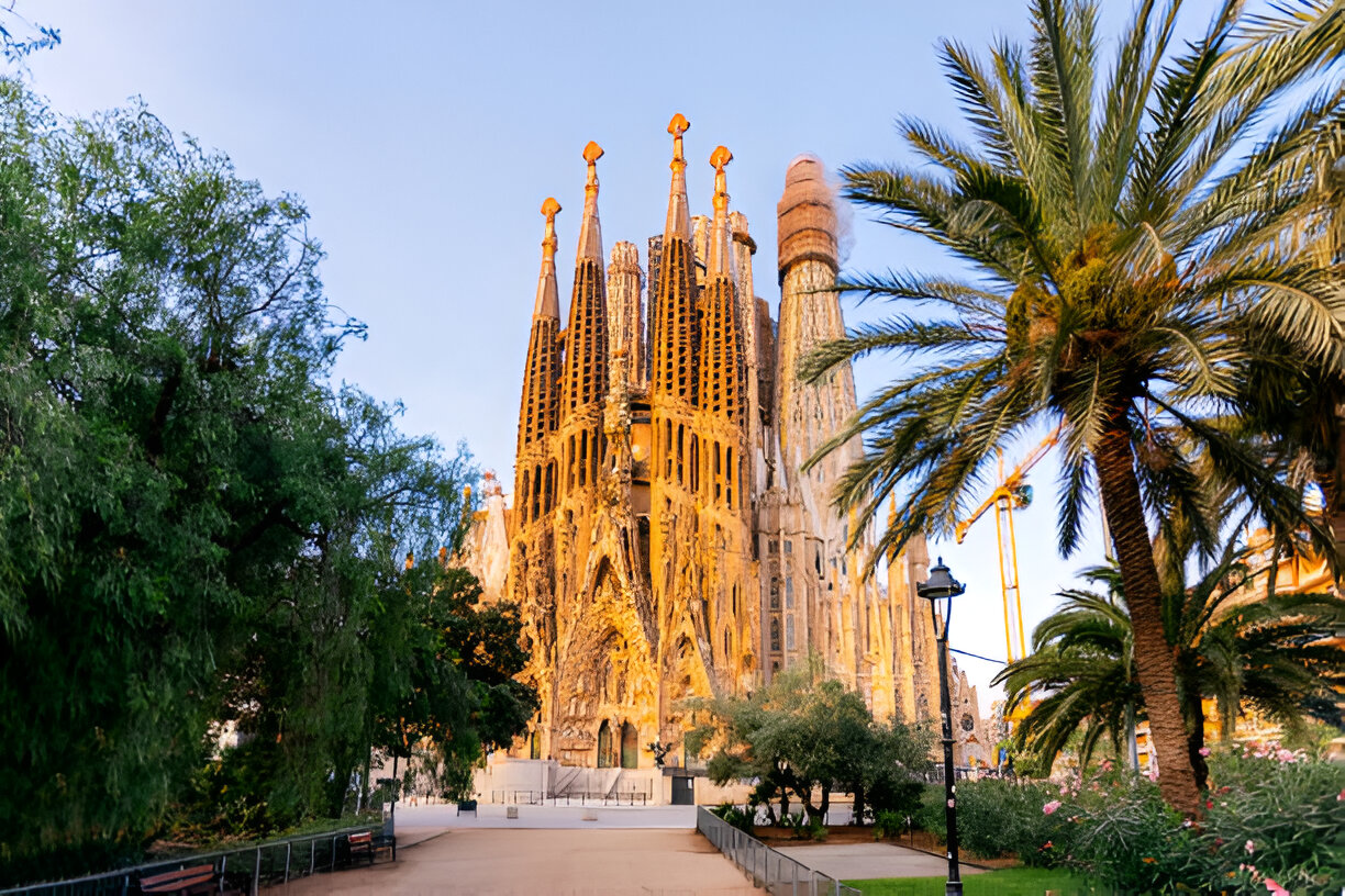 Barcelona: Private Sagrada Família Architecture & Gaudí Deep-Dive Tour