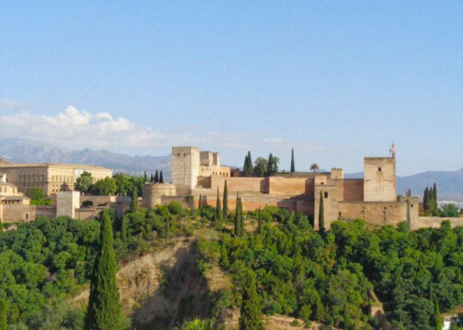 Alhambra Guided Tour vs General Entry: Which One Should You Book in 2026